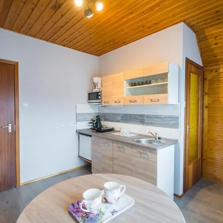 招待所 Csini Vendeghaz Balatonföldvár