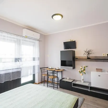 Csini Vendeghaz 招待所 3*