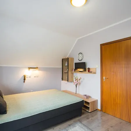 招待所 Csini Vendeghaz