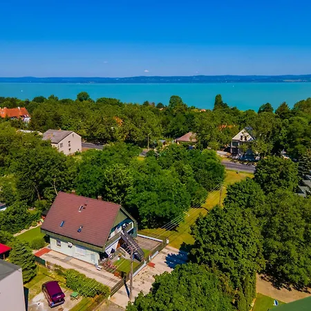 Csini Vendeghaz 招待所 Balatonföldvár